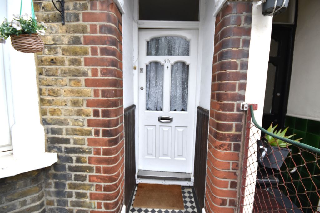 Property photo 3 of 19 Gallery