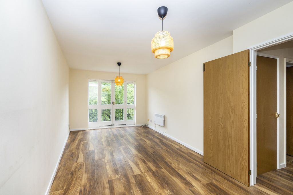 Property photo 1 of 14 Living Room (2)