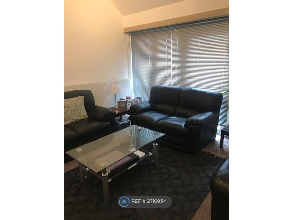 Property photo 3 of 10 Living Room