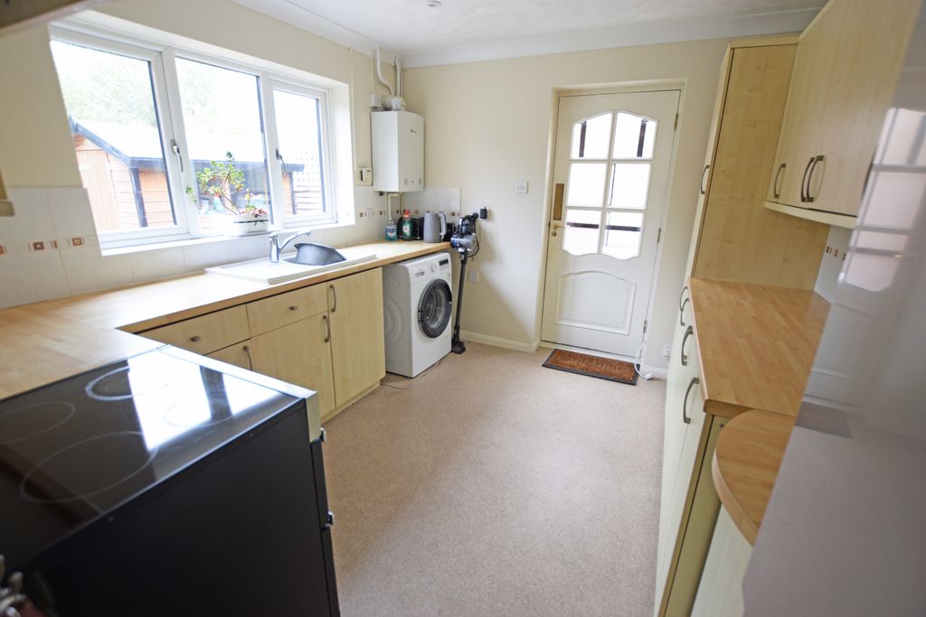 Property photo 2 of 14 Kitchen