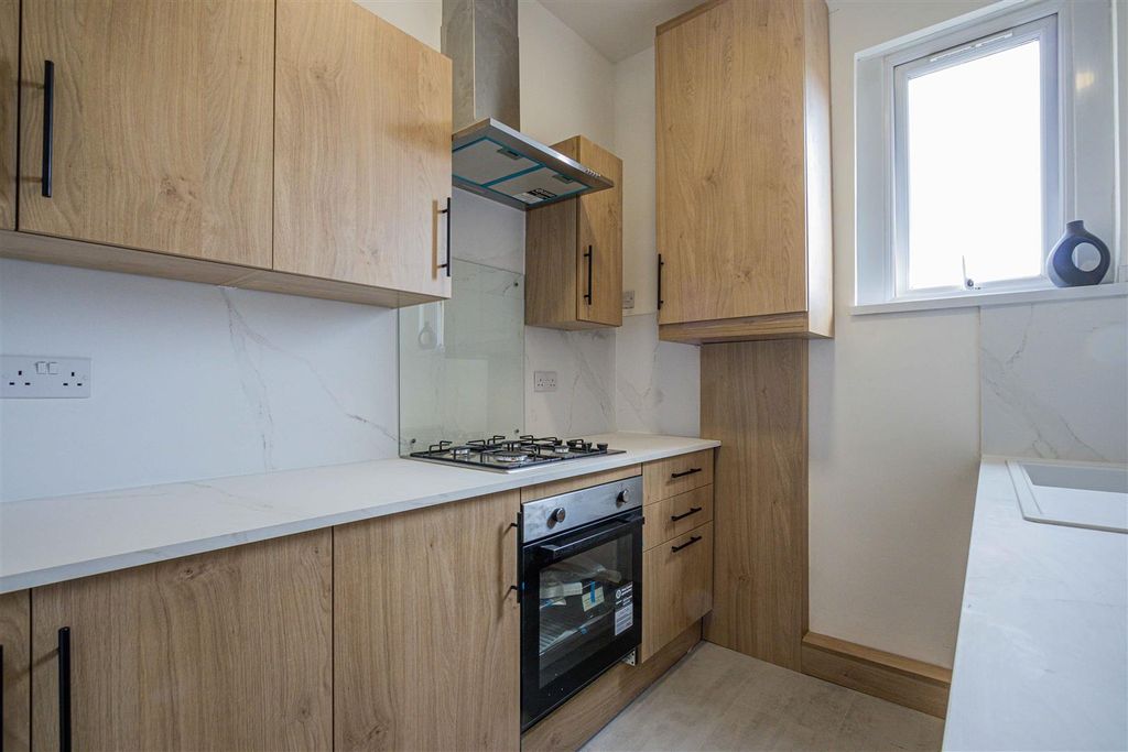 Property photo 3 of 8 Img-6.Jpg