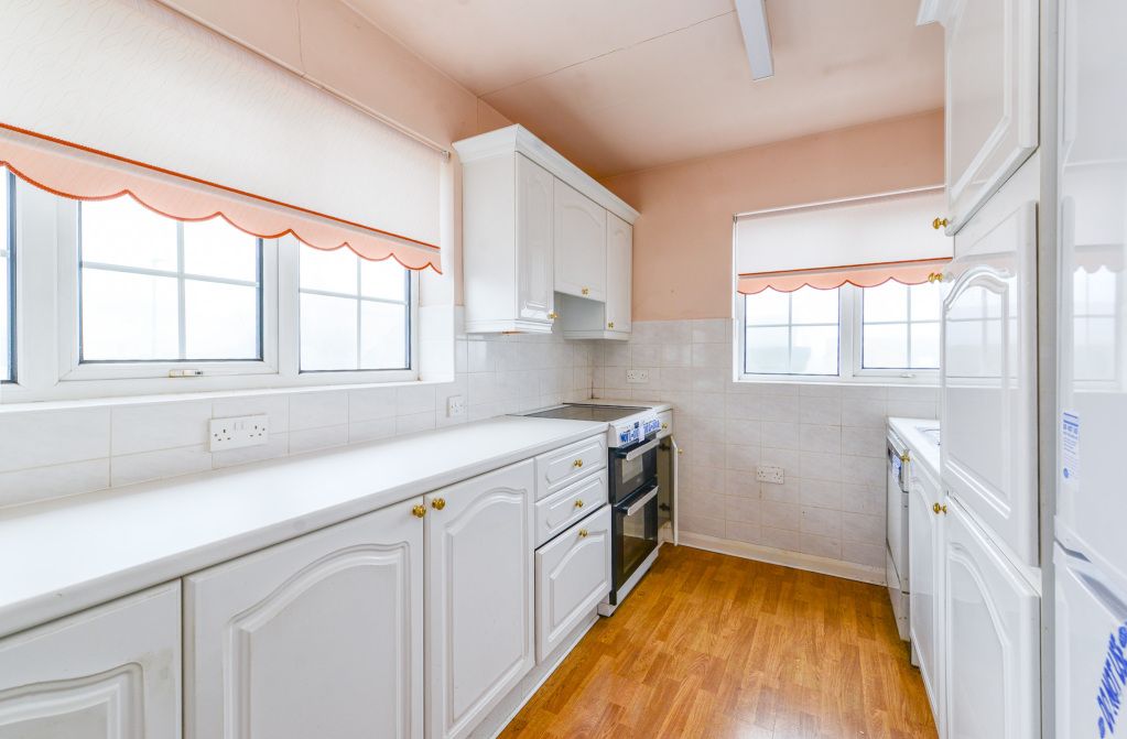 Property photo 3 of 20 Kitchen