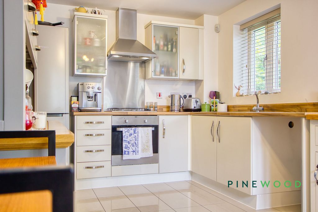 Property photo 3 of 26 Kitchen / Diner