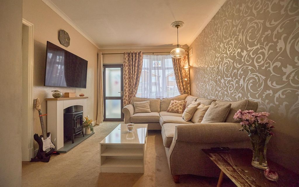 Property photo 2 of 20 Through Lounge Dining Room To Front