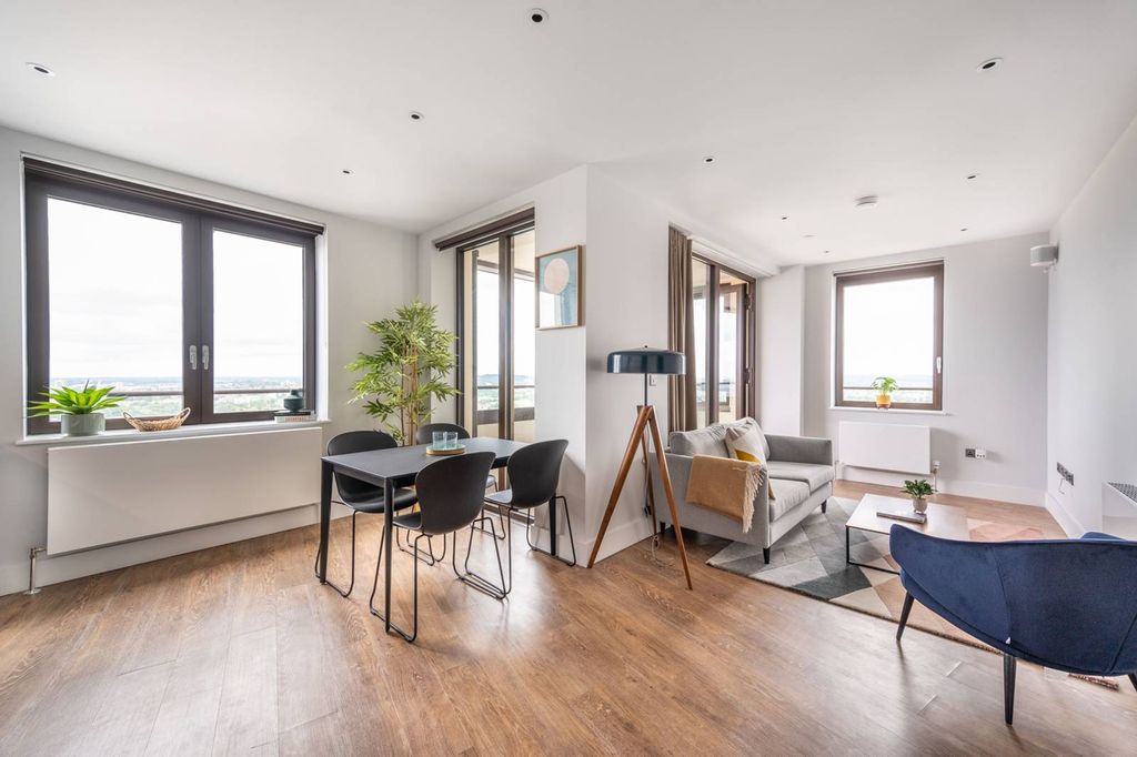 Property photo 2 of 19