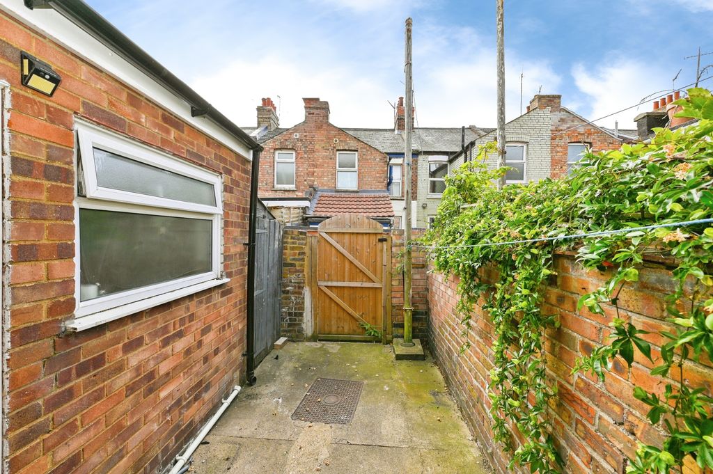 Property photo 2 of 35