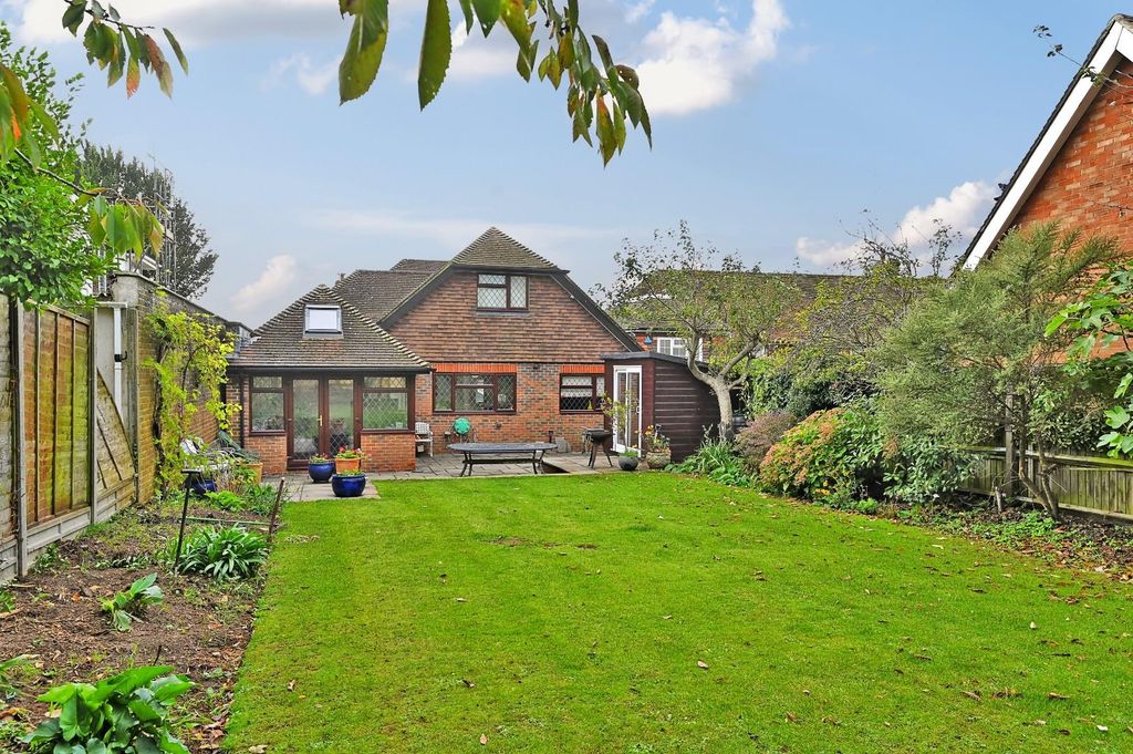Property photo 1 of 31 27 The Droveway Bn3 (8).Jpg