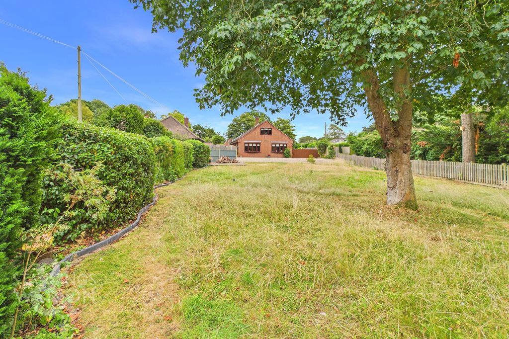 Property photo 2 of 32