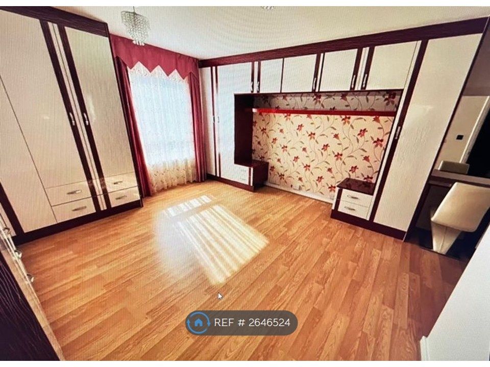 Property photo 3 of 10 Bedroom