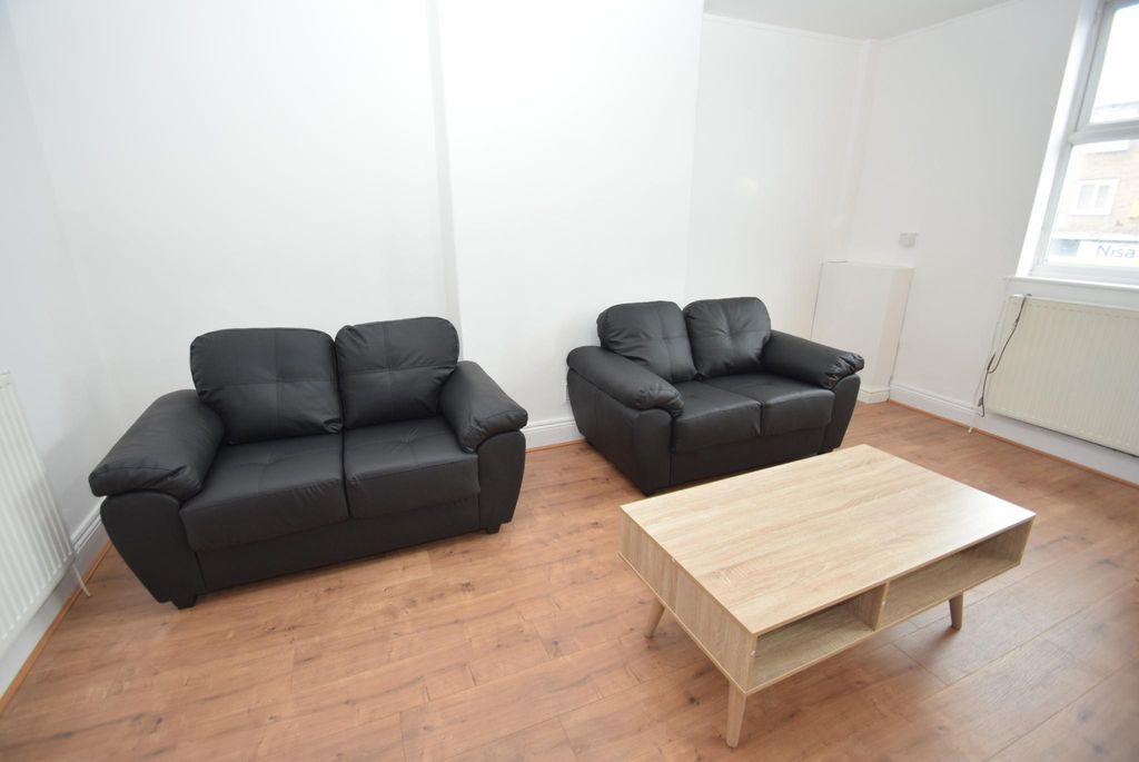 Property photo 1 of 7 2 Bedroom Apartment For Rent