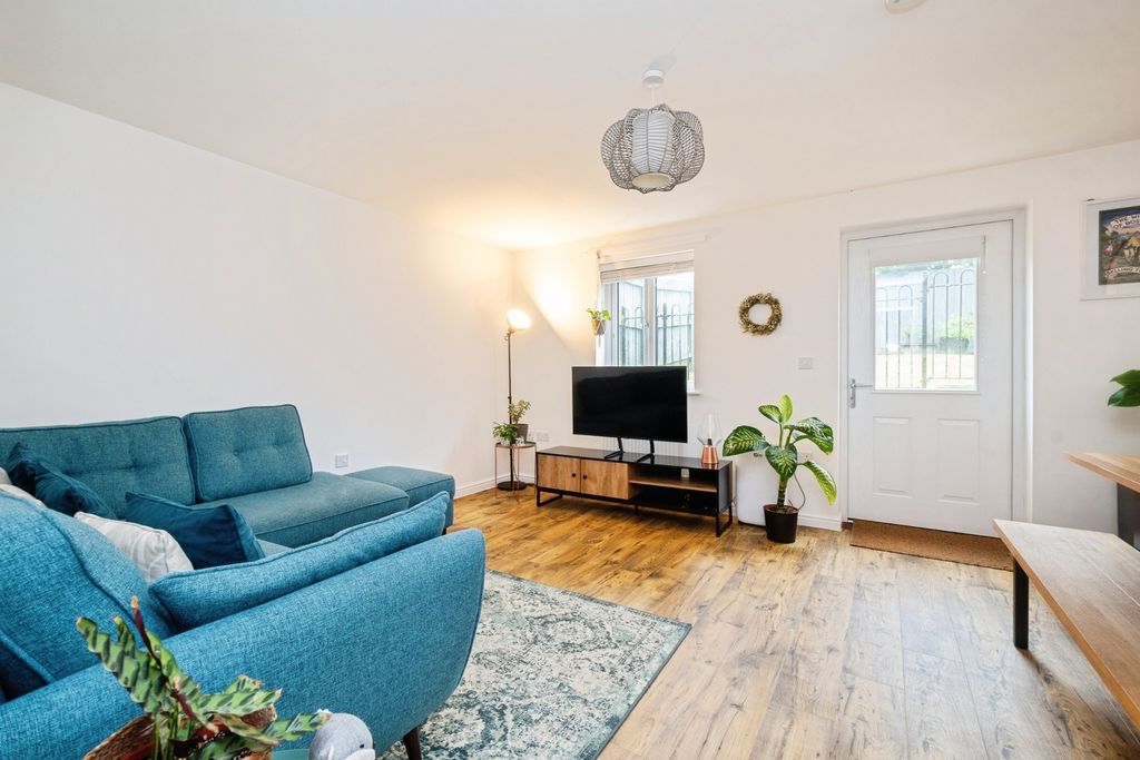 Property photo 2 of 15 Pbox-Img.Jpg