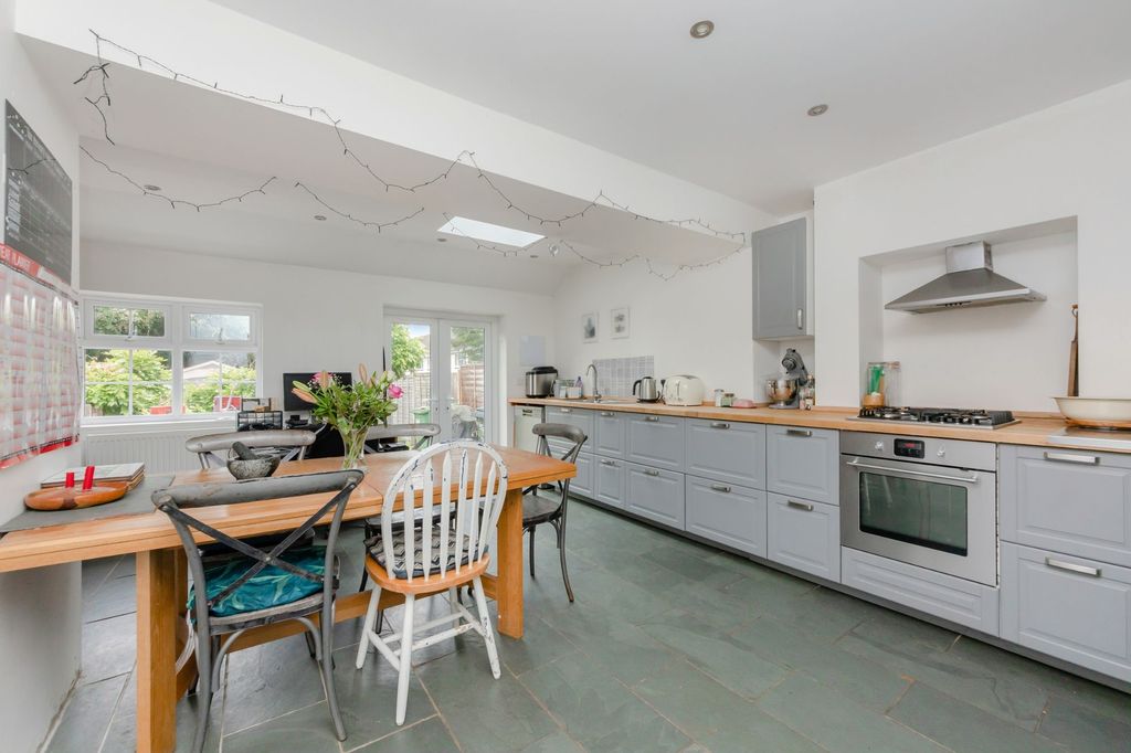 Property photo 2 of 18