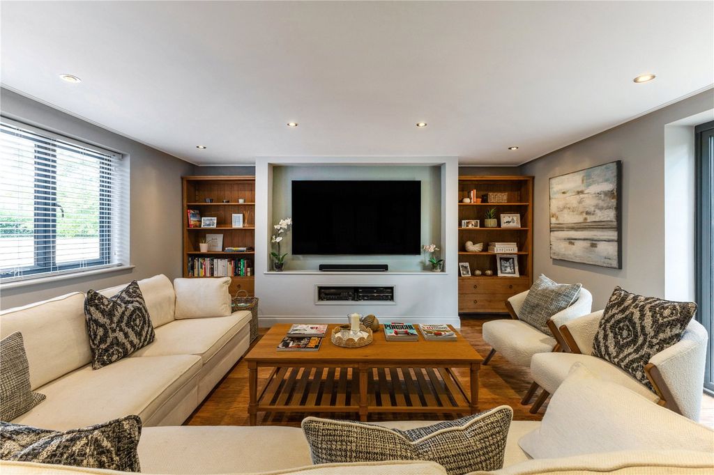 Property photo 3 of 20 Sitting Room