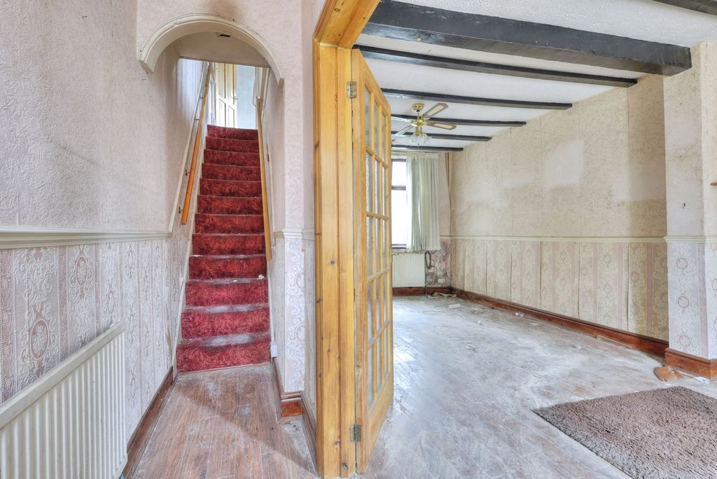 Property photo 2 of 14 Entrance Hall