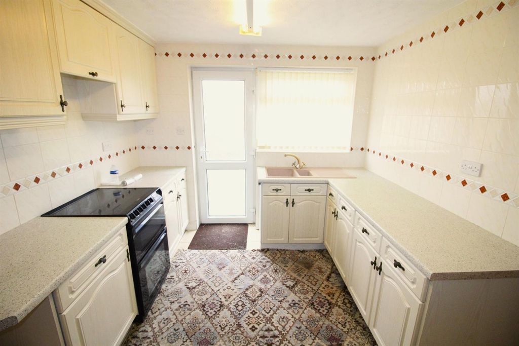 Property photo 2 of 16 Kitchen