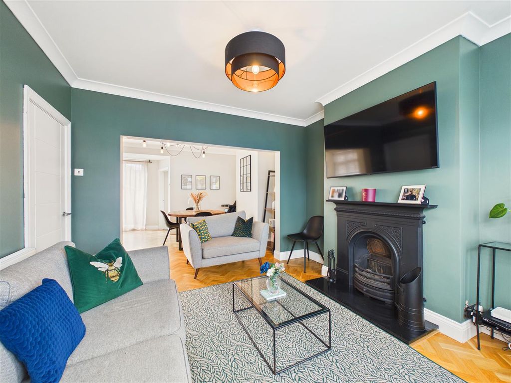 Property photo 3 of 16 Cam05193G0-Pr0142-Still012.Jpg