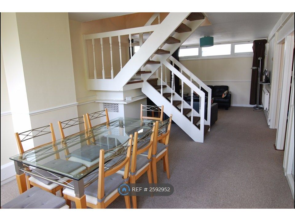 Property photo 1 of 14 Lounge