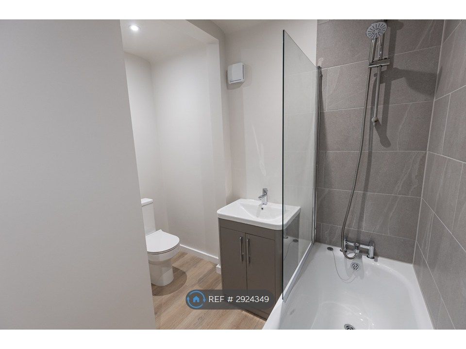 Property photo 2 of 29 Bathroom