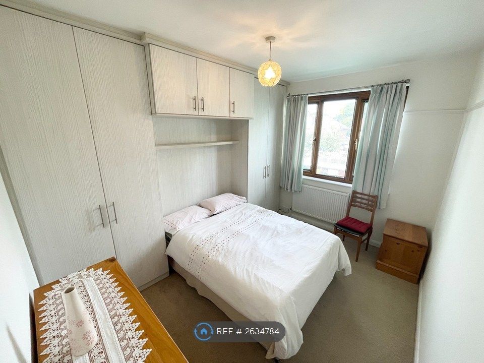 Property photo 1 of 6 Double Bedroom - £750