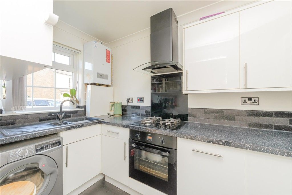 Property photo 3 of 10 Kitchen