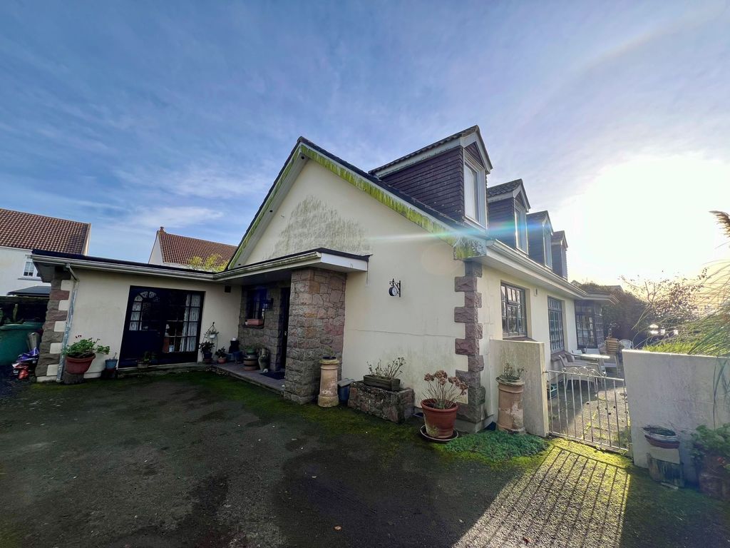 Property photo 1 of 8