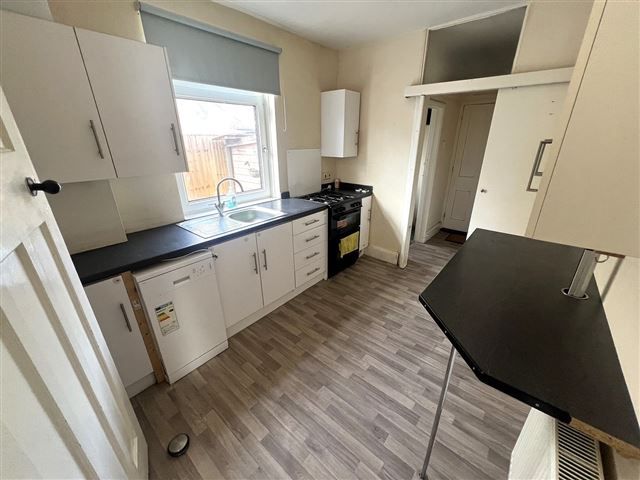 Property photo 3 of 20 Kitchen