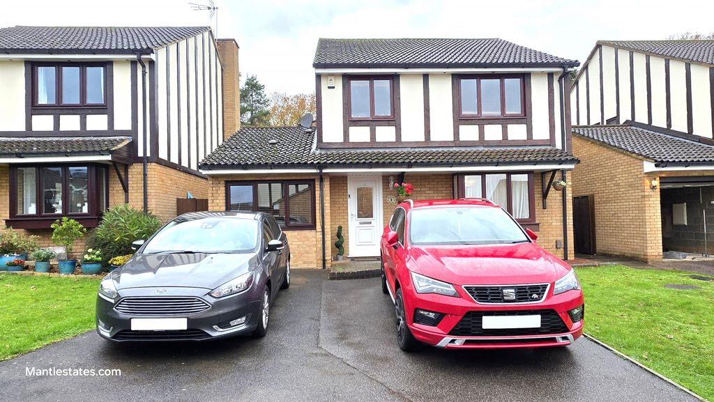 Property photo 1 of 23 4 Bed Detached House For Sale Conifer Close, Goffs Oak En7