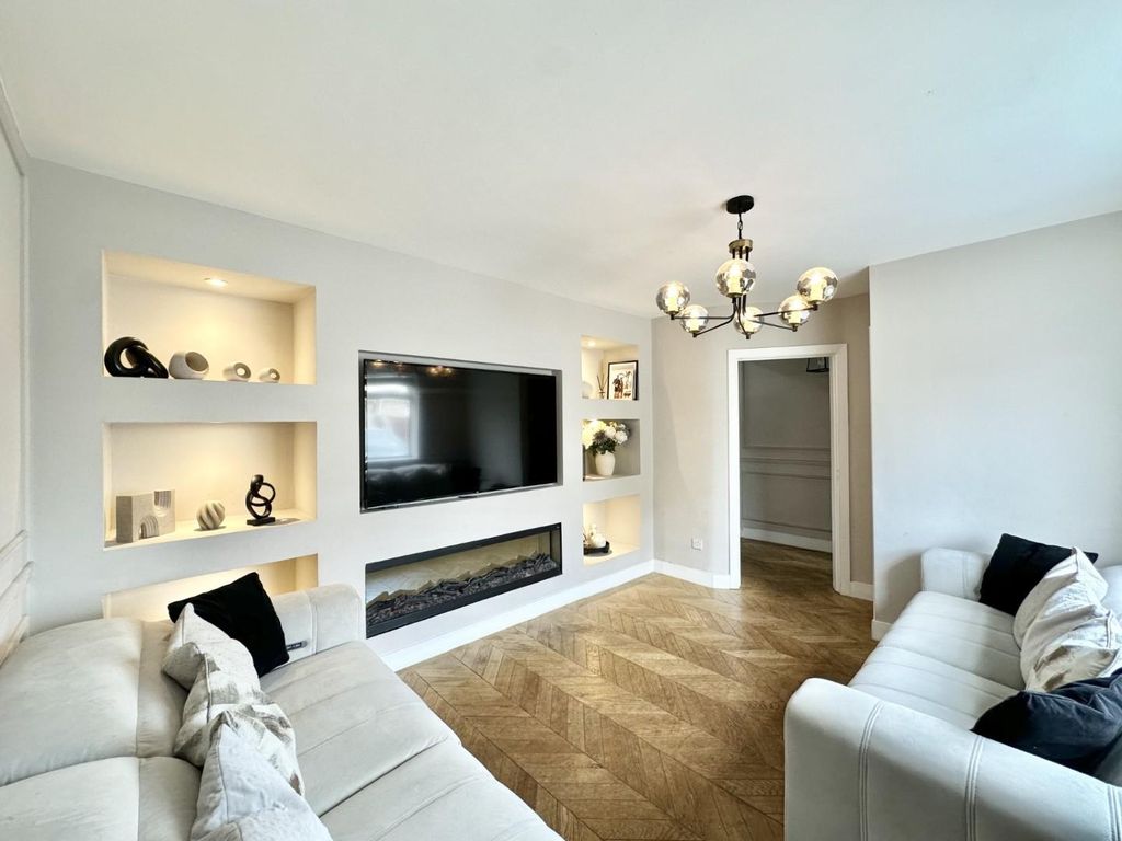 Property photo 3 of 14 423E7E47-3A7E-43Ef-A473-17c391A23c41.Jpg