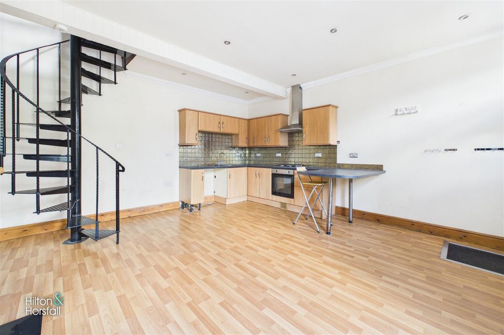 Property photo 3 of 11 Harry Street