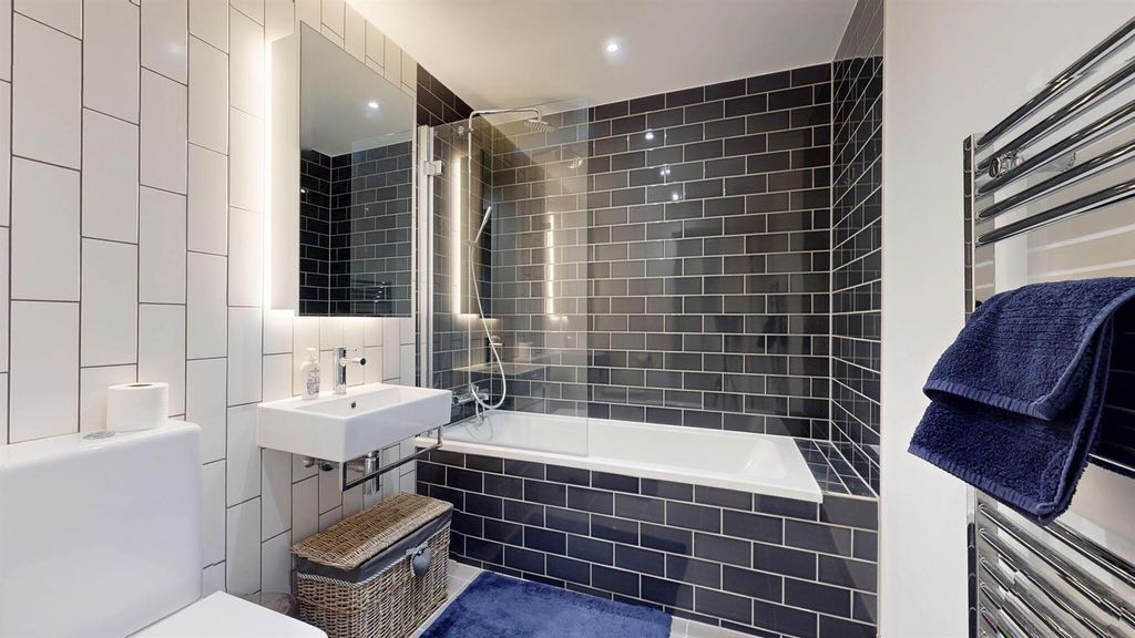 Property photo 3 of 11 Moder, New Bathroom With Bathtub  At Royal Crest A