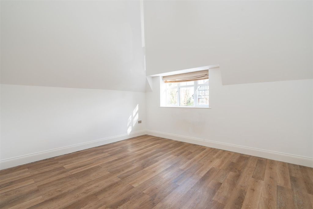 Property photo 3 of 10 Apartment 4 Byron Place__8.Jpg