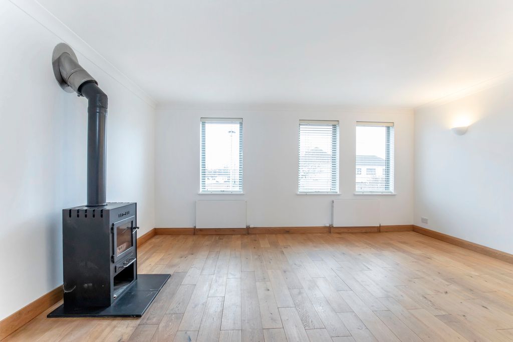 Property photo 3 of 19 50D St Stephens Rd-07