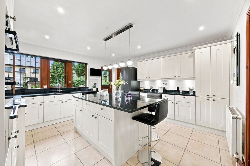 Property photo 2 of 72