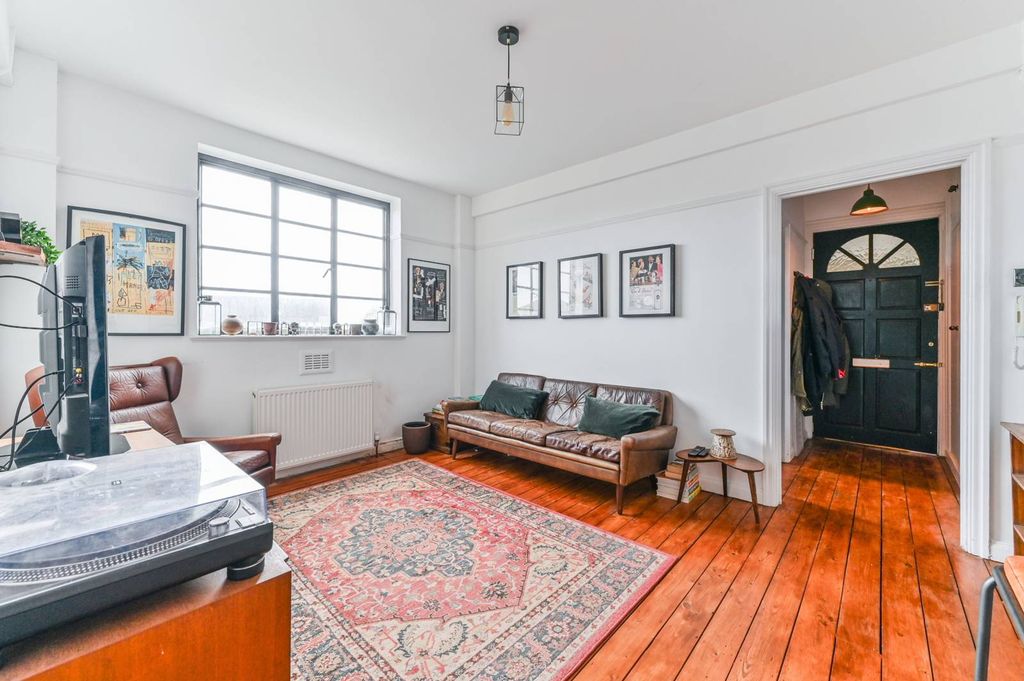 Property photo 3 of 8