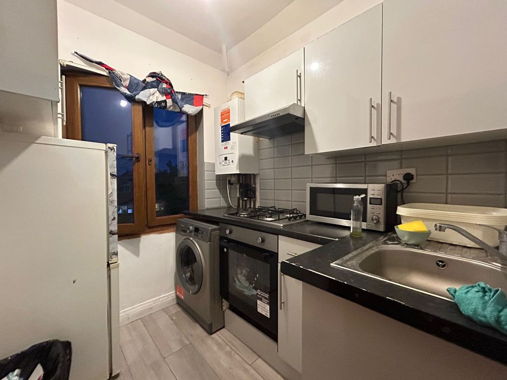 Property photo 1 of 5 1 Bed Maisonette To Rent Sunnycroft Road, Southall Ub1