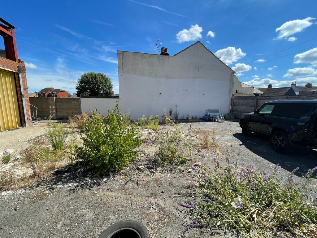 Property photo 2 of 4