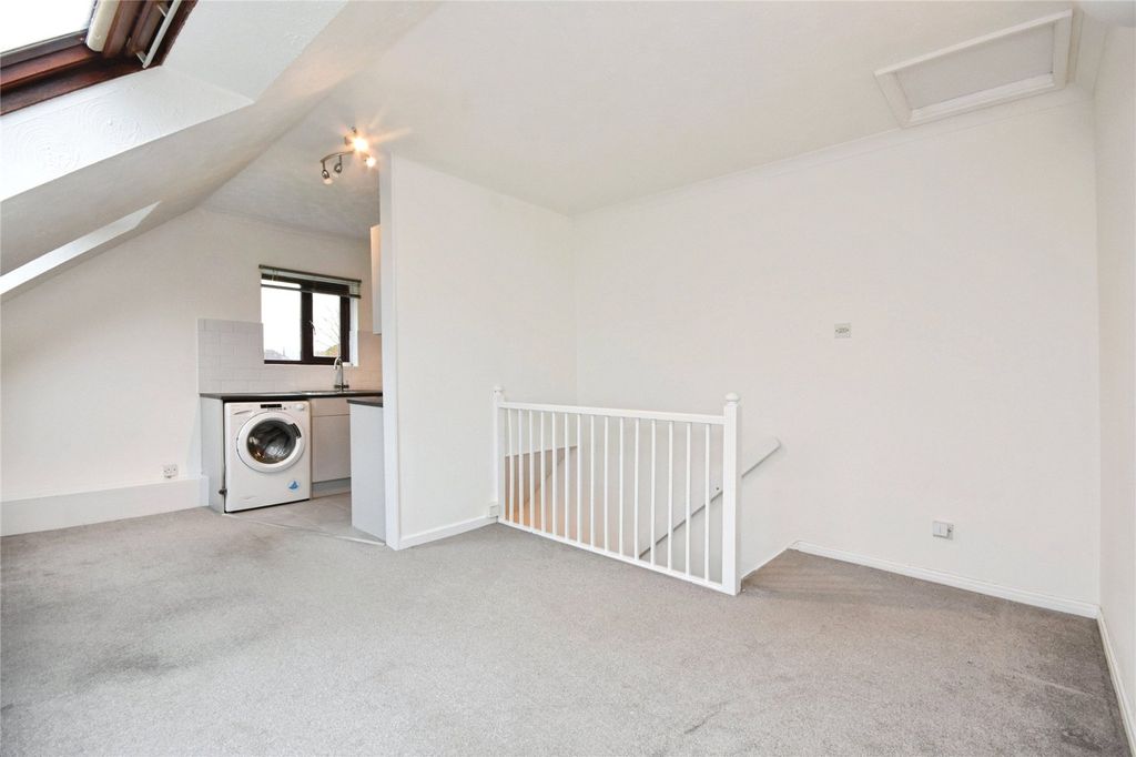 Property photo 3 of 14 Lounge Area