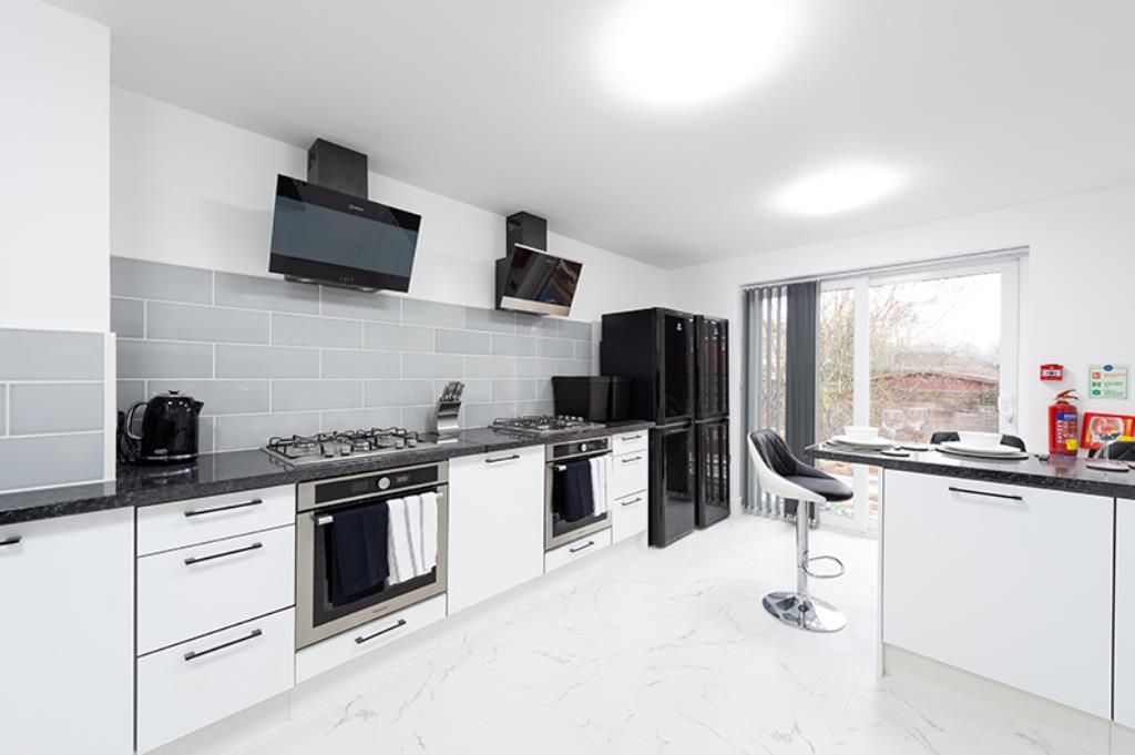 Property photo 3 of 4 Kitchen