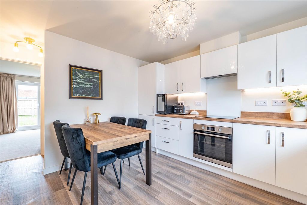 Property photo 2 of 22 Kitchen/Dining Room