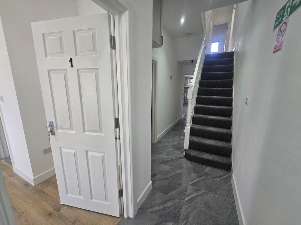 Property photo 2 of 15 4231481