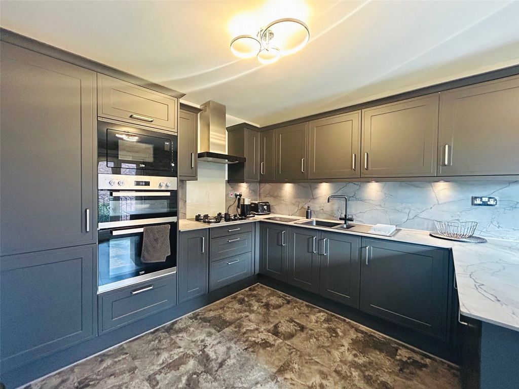 Property photo 3 of 23 Kitchen