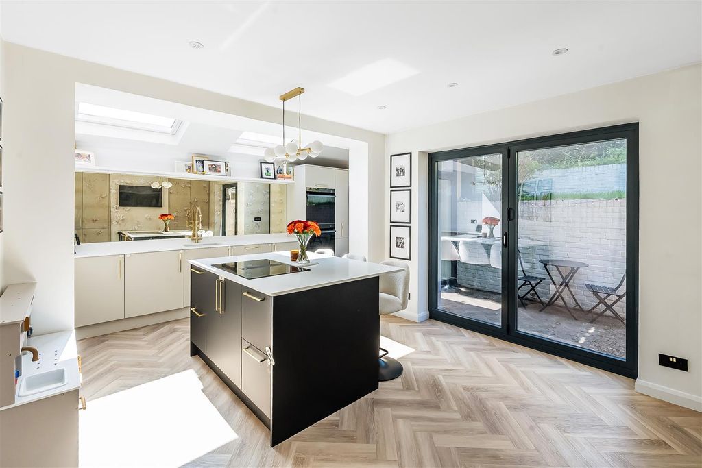 Property photo 2 of 19 Newlands-24.Jpg