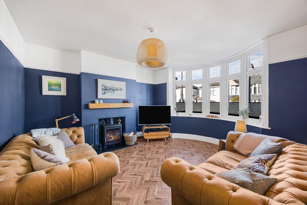 Property photo 3 of 28