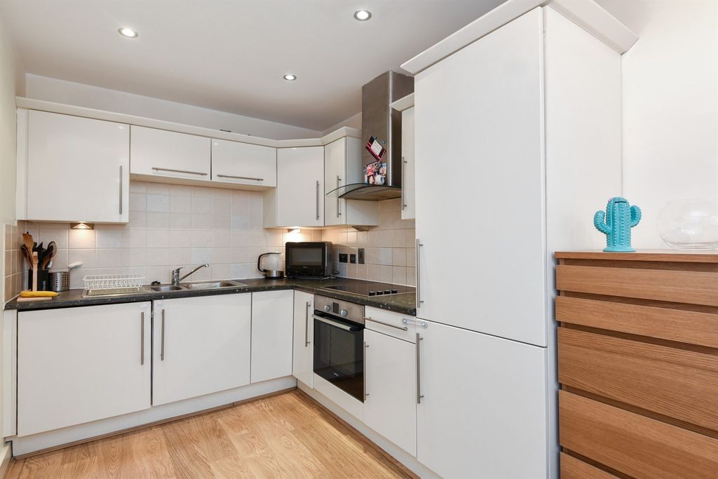 Property photo 2 of 6 Kitchen