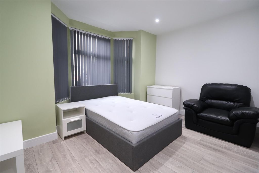 Property photo 2 of 7 Room 1