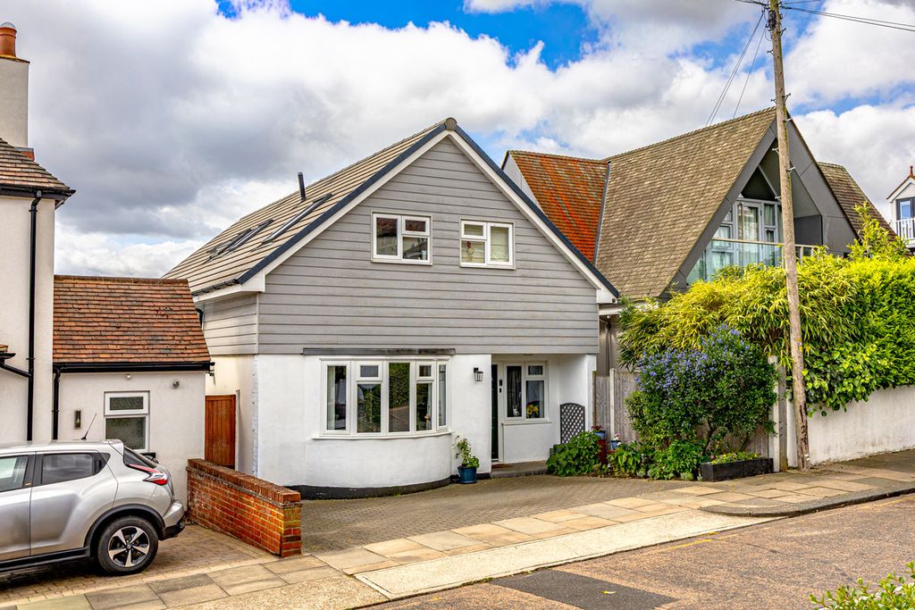 Property photo 1 of 41