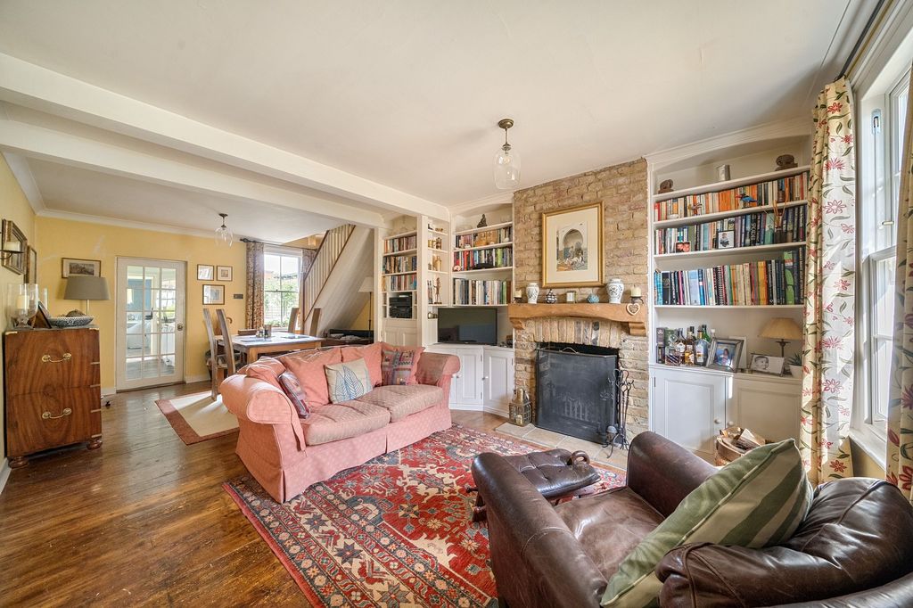 Property photo 2 of 20