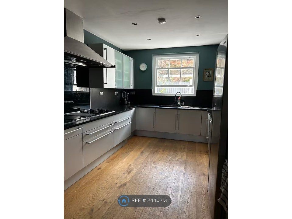 Property photo 3 of 35 Kitchen