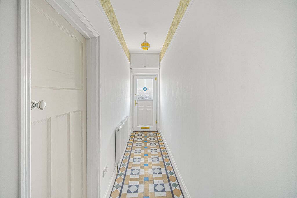 Property photo 2 of 31