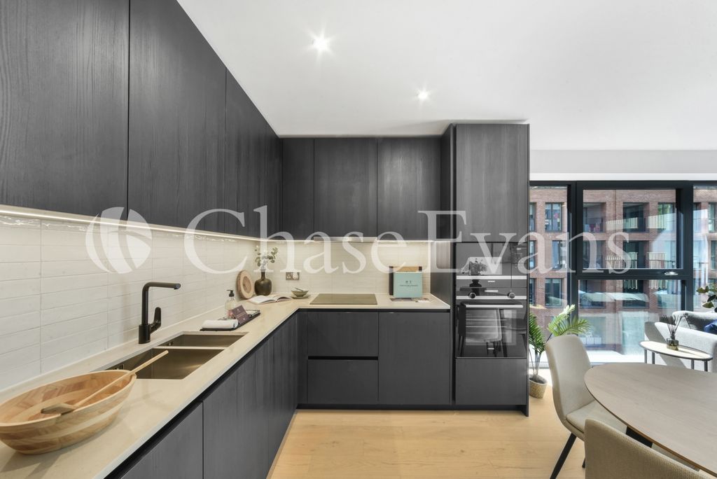 Property photo 3 of 16 Kitchen